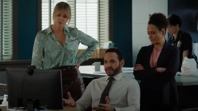 Alice + Olivia Eloise Blouse worn by Morgan Gillory (Kaitlin Olson) as seen in High Potential (S01E13)