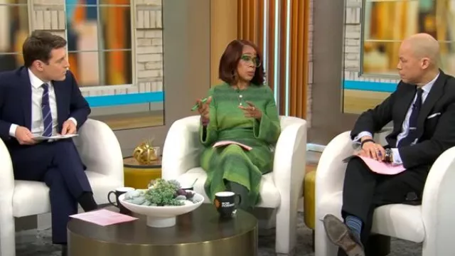 Robe Simon Miller Axon en Gummy Green Multi portée par Gayle King comme on le voit dans CBS Mornings le 10 février 2025