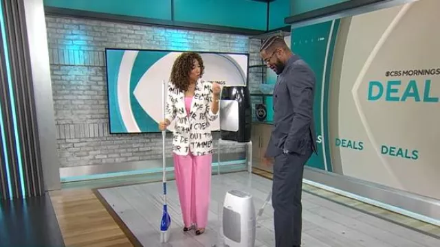 Cinq a Sept Cheyenne Amour Scrunched Crepe Blazer worn by Gabrielle Kerr as seen in CBS Mornings on February 11, 2025
