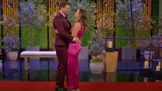 Lulus Incredible Love Magenta Robe portée par Lauren O’brien comme on le voit dans Love Is Blind (S08E06)