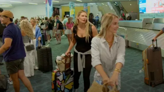Bolso de mano tejido Isabel Marant usado por Molly O'Connell como se ve en Southern Charm (T10E10)