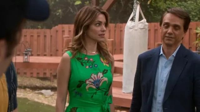 Collar de Kendra Scott Cassie usado por Amanda LaRusso (Courtney Henggeler) como se ve en Cobra Kai (T06E12)