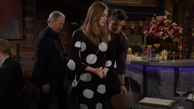 Par Anthropologie Robe midi pull à manches cannelées portée par Claire Grace (Hayley Erin) telle qu’on la voit dans Les Feux de l’Amour le 18 février 2025