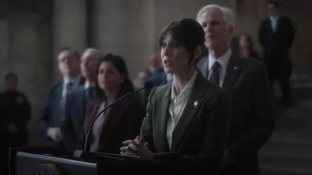 Theory Etiennette Blazer en laine porté par Alexandra Mullen (Lizzy Caplan) comme on le voit dans Zero Day (S01E02)