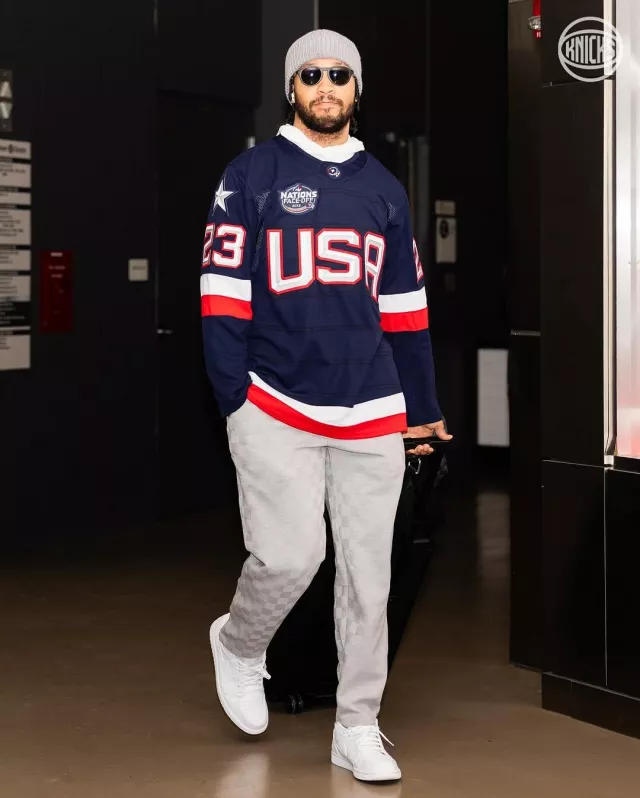 Fanatics Team USA 4 Nations Face Off Navy #23 Fox Jersey porté par Jalen Brunson sur le compte Instagram @nyknicks