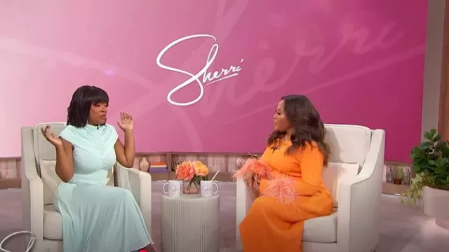 Alaia Robe mi-longue en jersey froncé portée par Kandi Burruss comme on le voit à Sherri le 20 février 2025