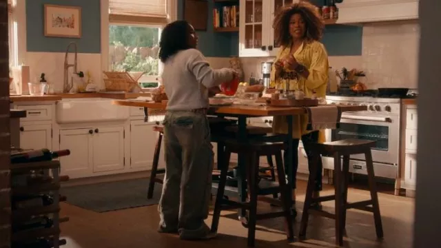 Vaqueros cargo de lavado ácido de Entire Studios usados por Delilah (Laya DeLeon Hayes) como se ve en The Equalizer (T05E09)