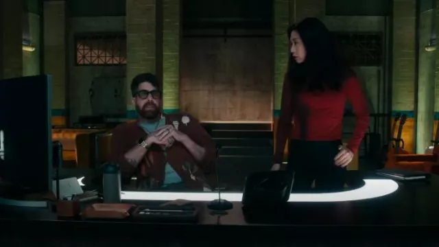 Historia MFG Twinsun Cardigan usado por Harry Keshegian (Adam Goldberg) como se ve en The Equalizer (T05E09)