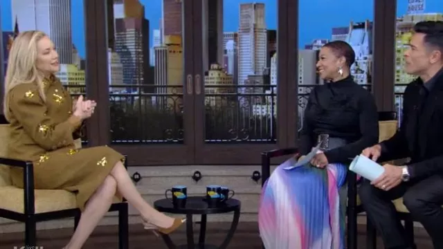 Alexandre Birman Olivia 85 Expresso porté par Kate Hudson comme on le voit en LIVE avec Kelly et Mark le 26 février 2025