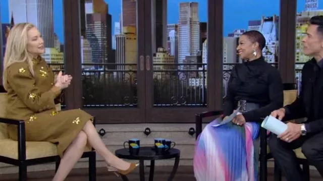 Jupe midi ajustée droite Shushu/Tong portée par Kate Hudson comme on le voit en LIVE avec Kelly et Mark le 26 février 2025