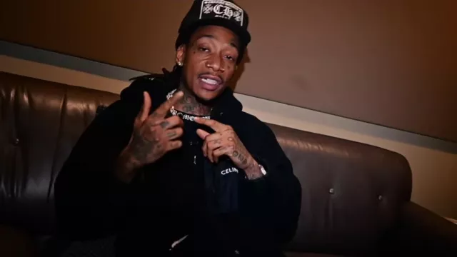 Céline Black Sherpa Fleece Hooded Jacket portée par Wiz Khalifa dans Wiz Khalifa - So Many Pounds Freestyle [Official Music Video]