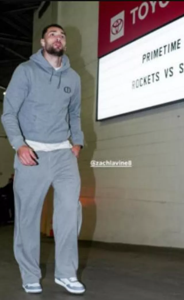 Dior Grey 'CD Icon' Trackpants worn by Zach LaVine on the Instagram account @chicagobulls