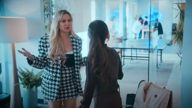 Reformation Ayda Linen Top Ayda Linen Top worn by Isla Gordon (Kate Hudson) as seen in Running Point (S01E02)