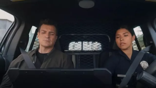 Chemise en soie à manches longues Zegna portée par John Nolan (Nathan Fillion) comme on le voit dans The Rookie (S07E02)