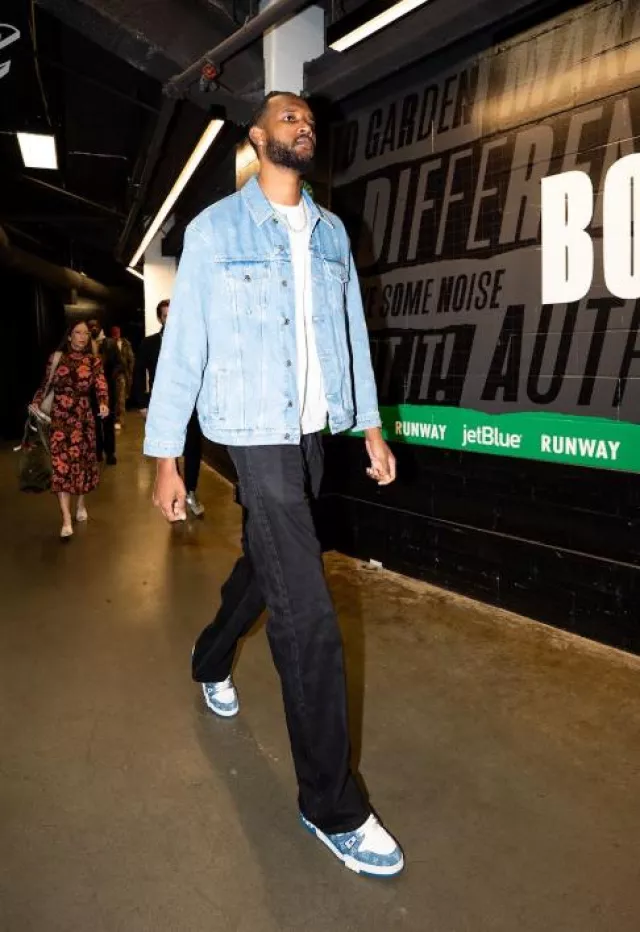 Martine Rose Blue Allover Restricted Symbol Denim Jacket portée par Evan Mobley sur le compte Instagram @cavs