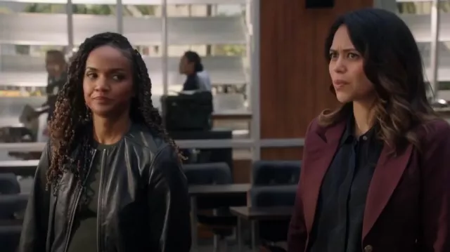 Blouson en cuir Allsaints Everly Bomber porté par Nyla Harper (Mekia Cox) comme on le voit dans The Rookie (S07E05)