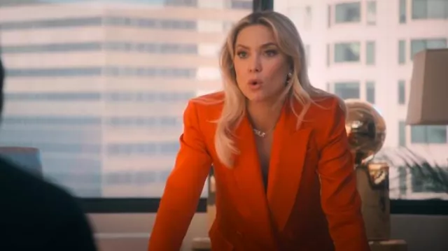 Simkhai Norah Peak-Lapel Double-Breasted Blazer worn by Isla Gordon (Kate Hudson) as seen in Running Point (S01E07)