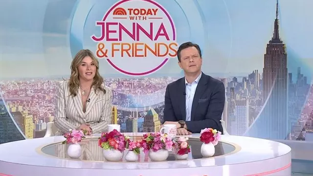 Toccin Sunny Linen-Blend Grommet Blazer worn by Jenna Bush Hager as seen in Today with Jenna & Friends on March 4, 2025