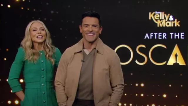 Robe à col rond boutonnée Dolce and Gabbana portée par Kelly Ripa comme on le voit dans LIVE with Kelly and Mark le 4 mars 2025