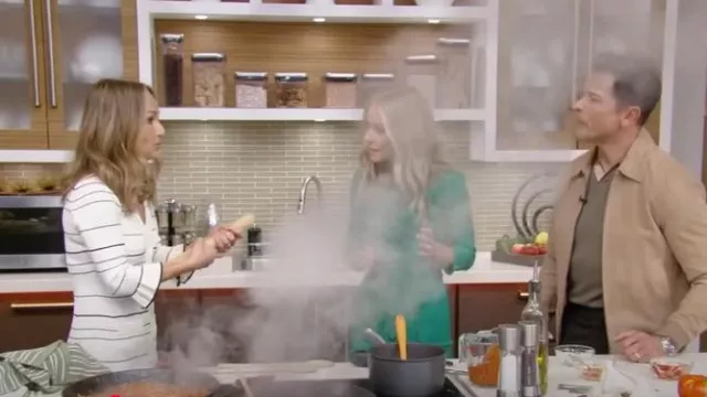 Maxi vestido de punto a rayas de Sandro usado por Giada De Laurentiis como se vio en VIVO con Kelly y Mark el 4 de marzo de 2025