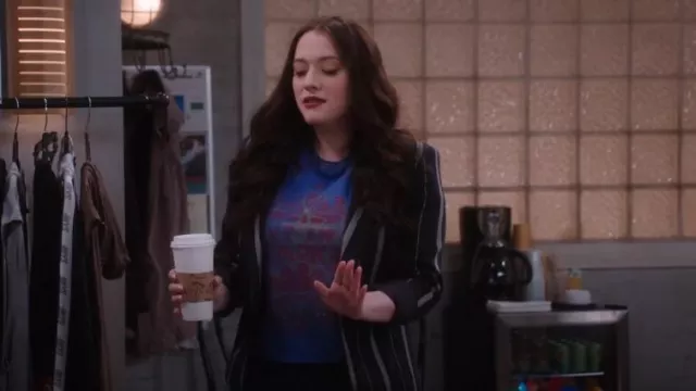 Mother The Lil Goodie Goodie Graphic Tee usada por Riley (Kat Dennings) como se ve en Shifting Gears (S01E07)