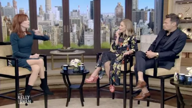 Donna Karan New York Vestido verde con cuello barco y vaina usado por Marilu Henner como se vio en LIVE with Kelly and Ryan
