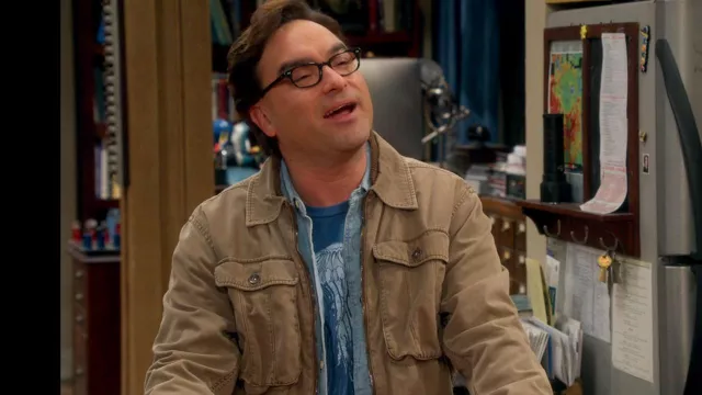 Jellyfish Blue Tee worn by Leonard Hofstadter (Johnny Galecki) in The Big Bang Theory (S11E12)