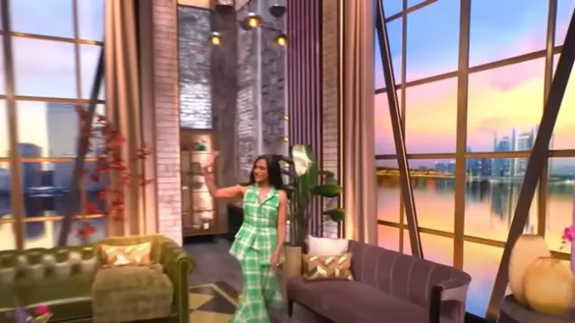 Falda ondulada de Rosie Assoulin a cuadros de algodón tejido usada por Mindy Kaling como se vio en The View el 6 de marzo de 2025
