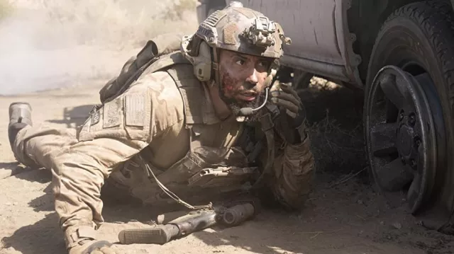 Gants tactiques portés par Ray Perry (Neil Brown Jr.) tels qu’on les voit dans les tenues de la série télévisée SEAL Team (S06E01)