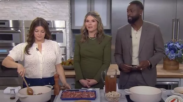 Cardigan à manches courtes en alpaga mélangé Doen Mirabelle porté par Gail Simmons, comme on le voit dans Today with Jenna & Friends le 12 mars 2025