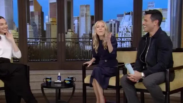 Vestido midi de crepé con cinturón hasta el codo de Chloe usado por Kelly Ripa como se vio en LIVE with Kelly and Mark el 10 de marzo de 2025