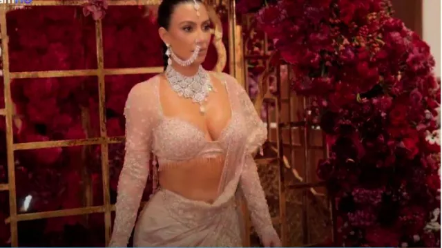 Manish Malhotra Custom Ivory Lehenga porté par Kim Kardashian comme on le voit dans The Kardashians (S06E06)