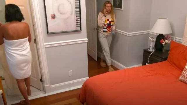 Kidmi Fuzzy pantoufles femmes avec lit de pied en liège Fluffy Slides Ouvert Chaussures de maison d’intérieur portées par Lindsay Hubbard comme on le voit dans la maison d’été (S09E05)