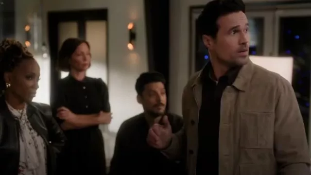 Chaqueta Reiss Thomas usada por Mark Trent (Brett Dalton) como se ve en Found (S02E15)