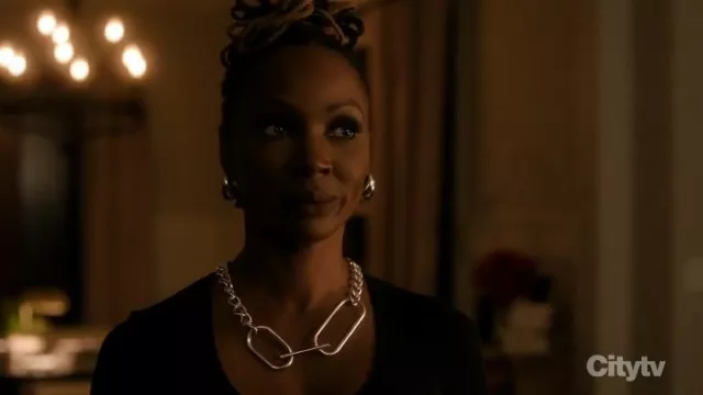 Banana Republic Jackson Bar Chain Necklace worn by Gabi Mosely (Shanola Hampton) as seen in Found (S02E15)