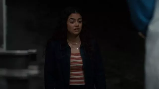 Chaqueta Levi's Premium Zip Slim Trucker usada por Alice Dhawan (Sadie Laflamme-Snow) como se ve en The Way Home (T03E08)