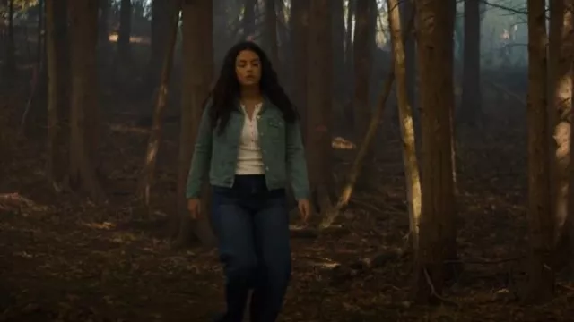 Camionneur Levi’s Original porté par Alice Dhawan (Sadie Laflamme-Snow) comme on le voit dans The Way Home (S03E08)