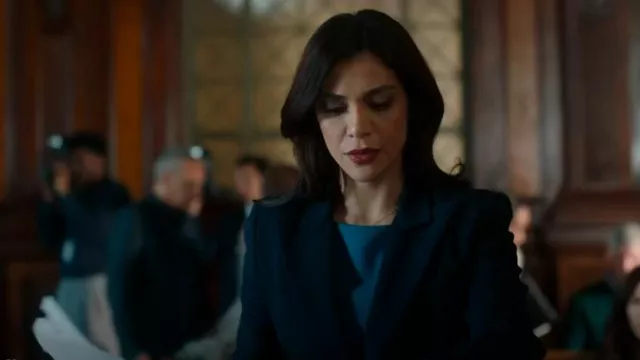 Blazer à boutons sur le devant porté par l’ADA Samantha Maroun (Odelya Halevi) comme on le voit dans Law & Order (S24E10)