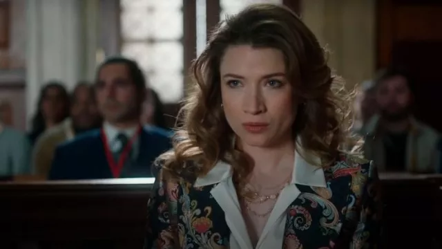 Veste à simple boutonnage en satin floral Etro portée par Diane Oliver (Amanda Jaro) comme on le voit dans Law & Order (S24E14)