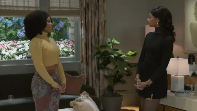 Bershka Cropped Turtleneck worn by Eva Thomas (Ambyr Michelle) as seen in Beyond the Gates (S01E08)