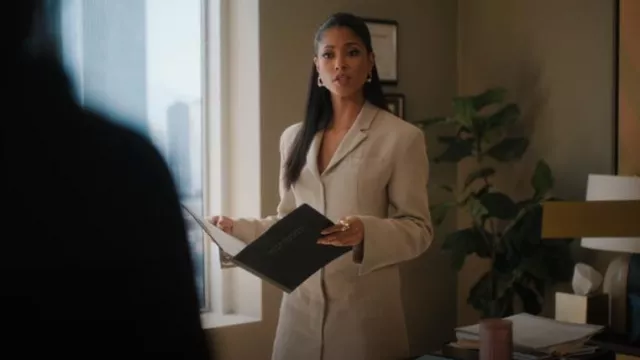 Jacquemus La Robe Bari Cutout Linen Minidress In Beige worn by Erica Rollins (Lex Scott Davis) as seen in Suits LA (S01E03)
