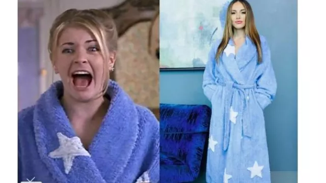 Robe de chambre vintage chenille céleste Canyon groupe étoiles de lune utilisée par Sabrina Spellman (Melissa Joan Hart) dans Sabrina, l’adolescente sorcière (S02E09)