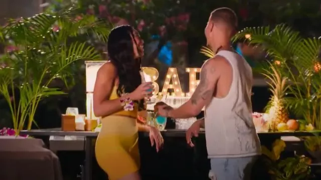Camila Coelho Avalon Haut et jupe en tricot portés par Alexa Santamaria comme on le voit dans L’île de la tentation (S06E02)