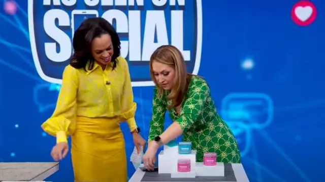 Blouse en Tencel mélangé imprimé L’Agence Jayleen portée par Linsey Davis, vue dans Good Morning America le 17 mars 2025