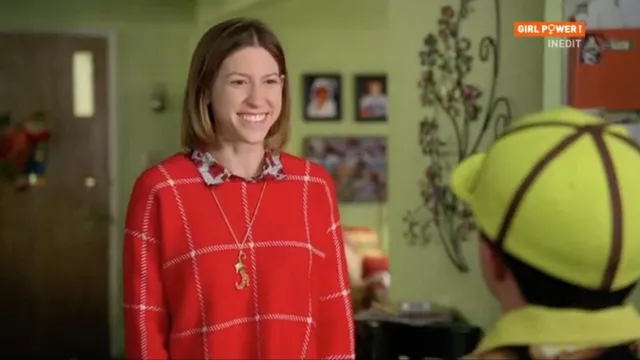 Sue Heck's (Eden Sher) red plaid sweater in The Middle S08E06