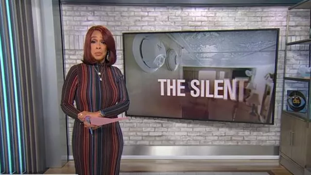 Robe tube midi en tricot à col roulé rayé Akris portée par Gayle King, comme on le voit dans CBS Mornings le 14 mars 2025