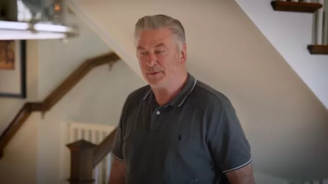 Polo Ralph Lauren Custom Slim Fit Mesh Polo porté par Alec Baldwin comme on le voit dans The Baldwins (S01E01)