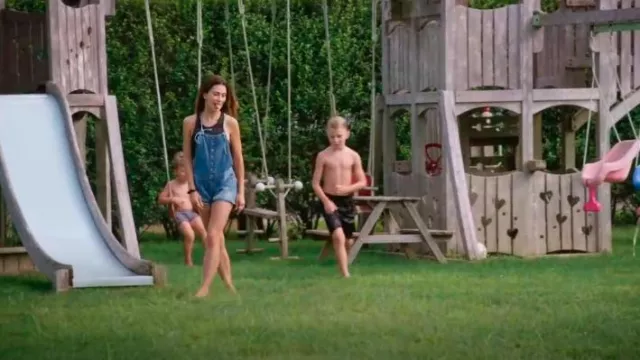 American Eagle Overall Shorts worn by Hilaria Baldwin as seen in The Baldwins (S01E04)