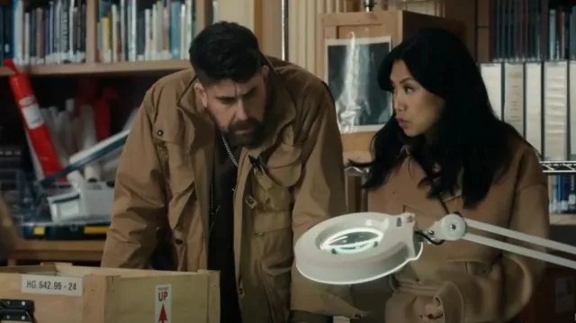 La vraie veste utilitaire du photographe McCoys portée par Harry Keshegian (Adam Goldberg) comme on le voit dans The Equalizer (S05E12)
