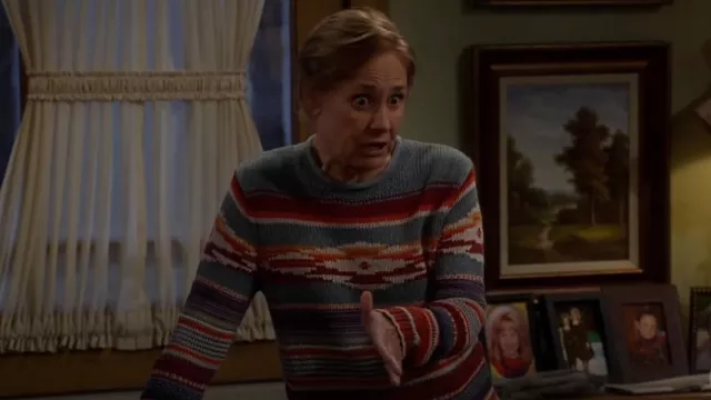 Pull à col roulé Ralph Lauren porté par Jackie Harris (Laurie Metcalf) comme on le voit dans The Conners (S07E01)